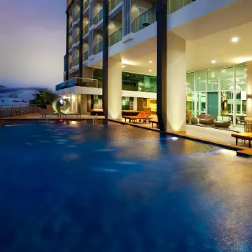 Balihai Bay Pattaya Отели рядом с достопримечательностью «Пирс Бали-Хай»