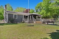 Charming 3-Bedroom Lake House with Dock, Hot Tub, AC in Delightful Waterville