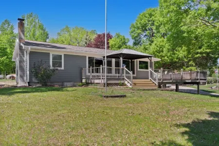 Charming 3-Bedroom Lake House with Dock, Hot Tub, AC in Delightful Waterville