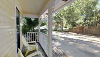 The Yellow House - parking