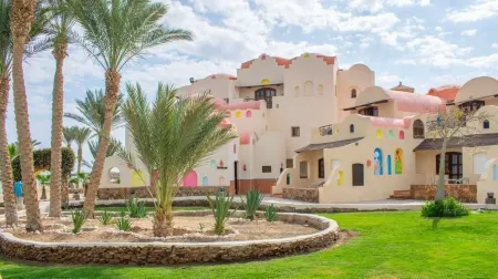 Protels Crystal Beach Resort Отели в г. Qesm Marsa Alam