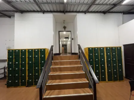 Twin Palms Hostel Phi Phi