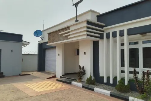 Shimawa-apartment-sleeps2-parking-24/7security Hotels in Shagamu