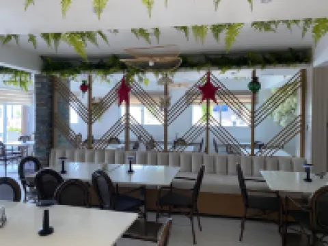 Sun on the bay beach hotel Отели в г. 