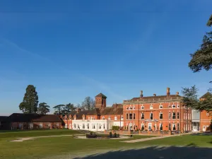Oakley Hall Hotel