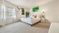 Ultra-Modern Luxe Sleek & Stunning Stay Các khách sạn ở White Plains