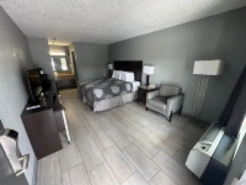 บัดเจ็ต อินน์ แซนฟอร์ด โรงแรมในแซนฟอร์ด