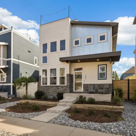 Decked Out Sunset Views, Fire Pit & Fenced Yard