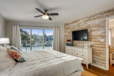 Seacrest 206 is a Gorgeous Gulf Front2 Br with Free Beach Service for 2 by RedAwning