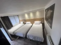 Kyriad Fontenay Tresigny Hotels in Les Chapelles-Bourbon