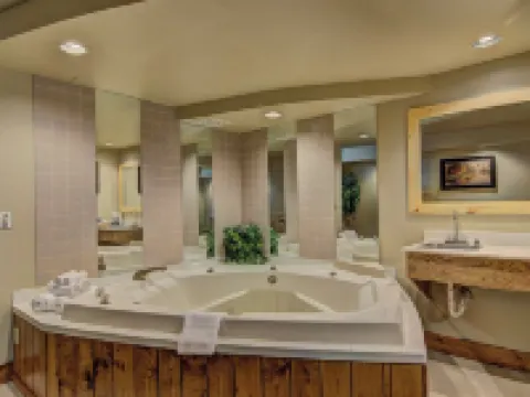 Eagle River Inn and Resort Hotels in Lincoln