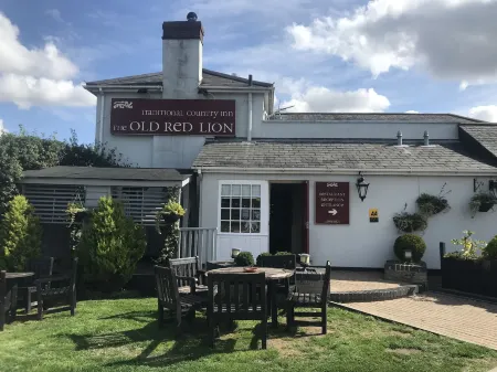 The Old Red Lion Inn Отели рядом с достопримечательностью «TWI Ltd»