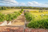 Condor Estate Spacious with Vineyard & Fireplace - Homestays
