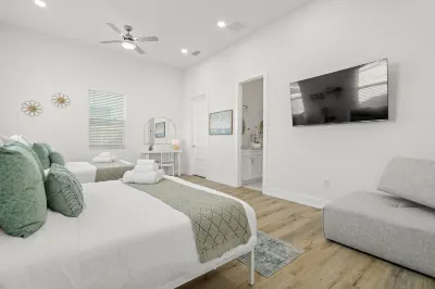 Spacious Patio with BBQ and Fun Kids Room - Serene Family Haven فنادق في Citrus Park