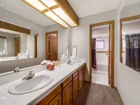 Waterfront Frisco Retreat – Spacious & Serene Hotels in Frisco