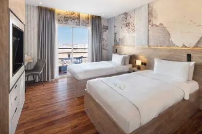 فندق ريجنسي إن عمان Hotels near مسار العامرات الحمرية