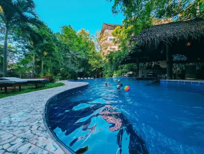Sundaras Family Suites Hotels near Dambulla Somawathi Stupa