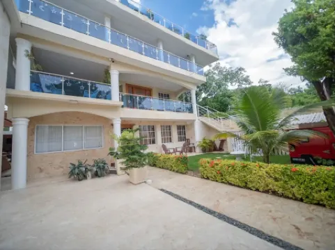 Home W Private Hot Tub, Near Everything in Sosua Center Отели рядом с достопримечательностью «Плайя Алисия»