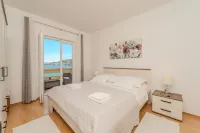 Apartment by the Sea and with Beautiful View, 2 Bedrooms, 4 Persons