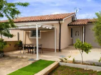 House of Good Vibrations Indy Hotels in Galizana