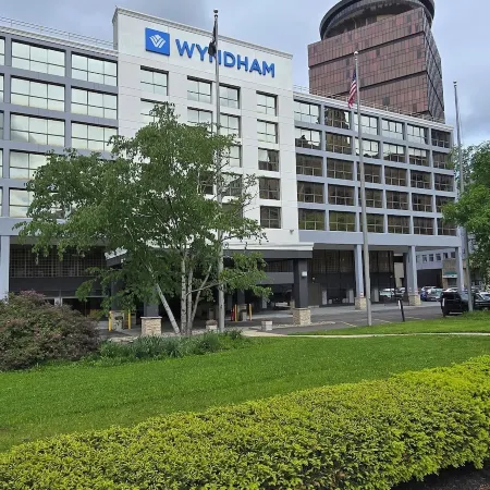 Wyndham Rochester Downtown Отели рядом с достопримечательностью «Планетарий Страсенбург»