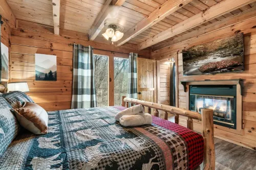 Stunning View! 4.5miles 2 Dollywood & Park –2 Kings, HotTub, PoolTable Fireplace - Hytter