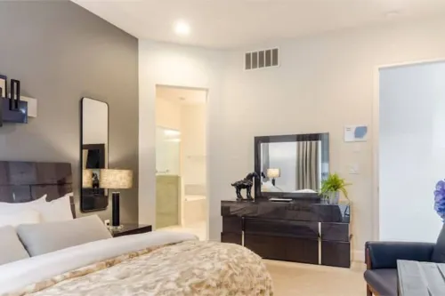 At Lakes Upscale Villa/Next to Downtown Orlando