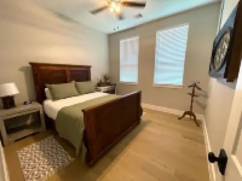 Four Bedroom Downtown Tomball Cottage