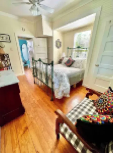 Charming bungalow near downtown Round Rock! High speed Wi-Fi!