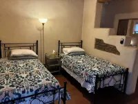 Charming 1.5 Bedrooms, 1600 sq. Ft Guest House Views/Yard W/D High Ceilings