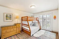 NEW! Discounted Rates 3-Bed Townhome w/AC! 3 min Walk to Private Beach Access