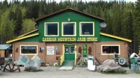 Arctic Divide Lodge - Motels