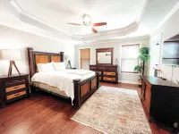 Great house in Clarksville!  Located by Hospital Hotels near Beachaven Vineyards & Winery