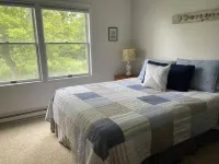 Lakefront home on breathtaking Lake Huron. 허런 카운티 호텔