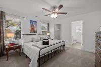 3BR Downtown Retreat • King Bed • Cozy & Fast WiFi Hotels near House Within