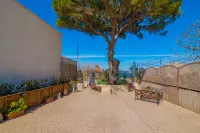 Sweet Cottage Retreat - parking