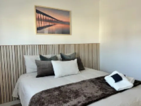 Charming 2Br AC Heater• Garage • WiFi • 5 Min Walk to Beach, Pier & Restaurants