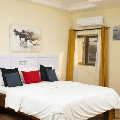 Hotel le Pelican Hotels near IGC ANGELUS