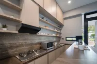 Cove Equatoria Hotels in Curug