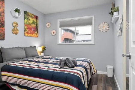 Lovely 1 bedroom unit, centrally-located [3] Отели рядом со станцией Анкорд Депо