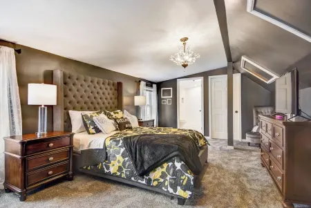 MKE Selfie House Отели рядом с достопримечательностью «UWM English as a Second Language Program»