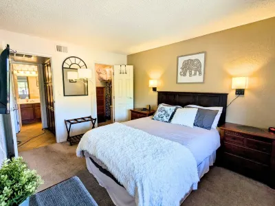 ~Red Rock Sanctuary w/Views~Pool~BBQ~Cozy~Clean~