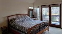 Large, 2-story Victorian home, w/ huge backyard & Flatiron views! Ideal location
