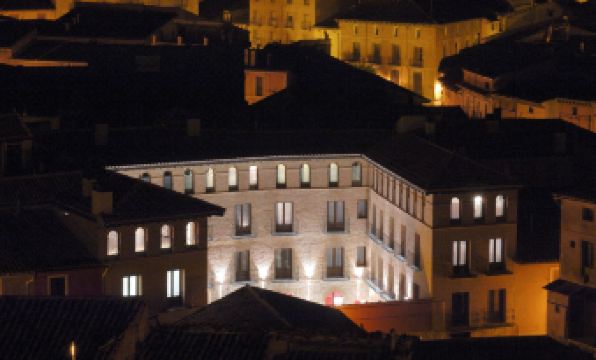 Hotel Cienbalcones - Housity