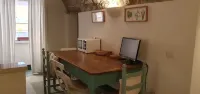 Detached house with large equipped terrace, pets welcome