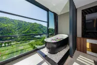 Pavri Suit Bungalov Hotels in Senyamac Koyu