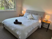Relaxing home minutes from the beach