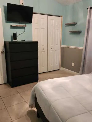 Charming 3-bedroom house with a Pool, AC, WiFi in awesome Orlando Hotels near Garden Center at The Home Depot
