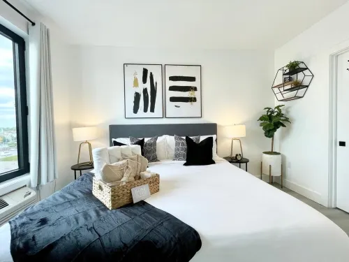 Luxe 1 BR KING Apt - near NYC, EWR, Prudential, NJPAC, American Dream, MetLife