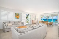 Villa Beach Front House with swimming pool and direct access to the beach Diamant Martinique